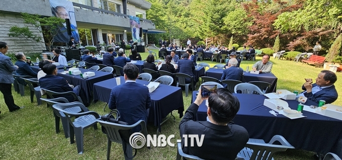 국제밝은사회재단에서 열리고 있는 추모음악회.