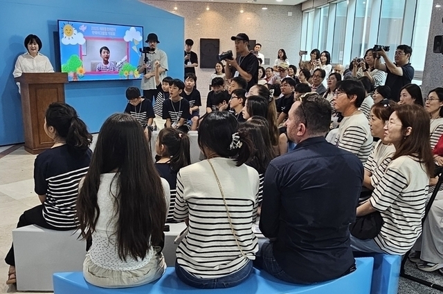 우원식 국회의장, 2025 재외동포어린이 한국어그림일기대회 참석