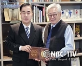이광윤 보도본부장, IOC 동상 새겨진 'WT 총재 기념패'