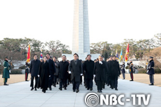 우원식 국회의장, 2026년 새해 '국립서울현충원 참배'