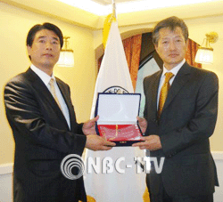 최중화 총재와 함께한 임성섭 총재(좌)
