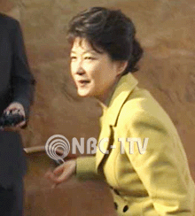 2월 임시국회 본회의장에 입장하는 박근혜 전 대표.