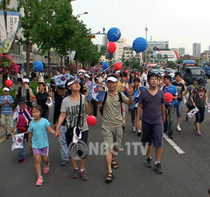 호국퍼레이드에서 서울시내 행진하는 일반 참가자들