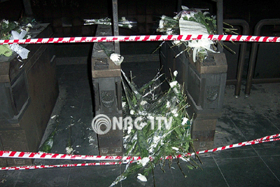 대구지하철 참사 현장에 두고 간 희생자 추모 조화