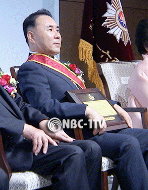 제48회 5·16민족상 산업부문 수상자 윤홍근 (주)제너시스BBQ그룹회장 회장
