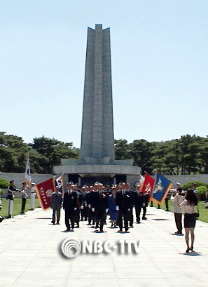 국립서울현충원 참배한 제48회 5·16민족상 수상자들