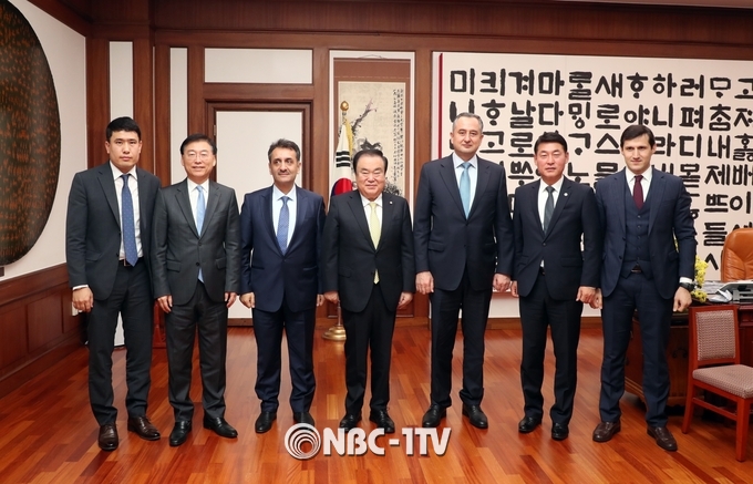 타지키스탄 경제 제1부총리 예방 